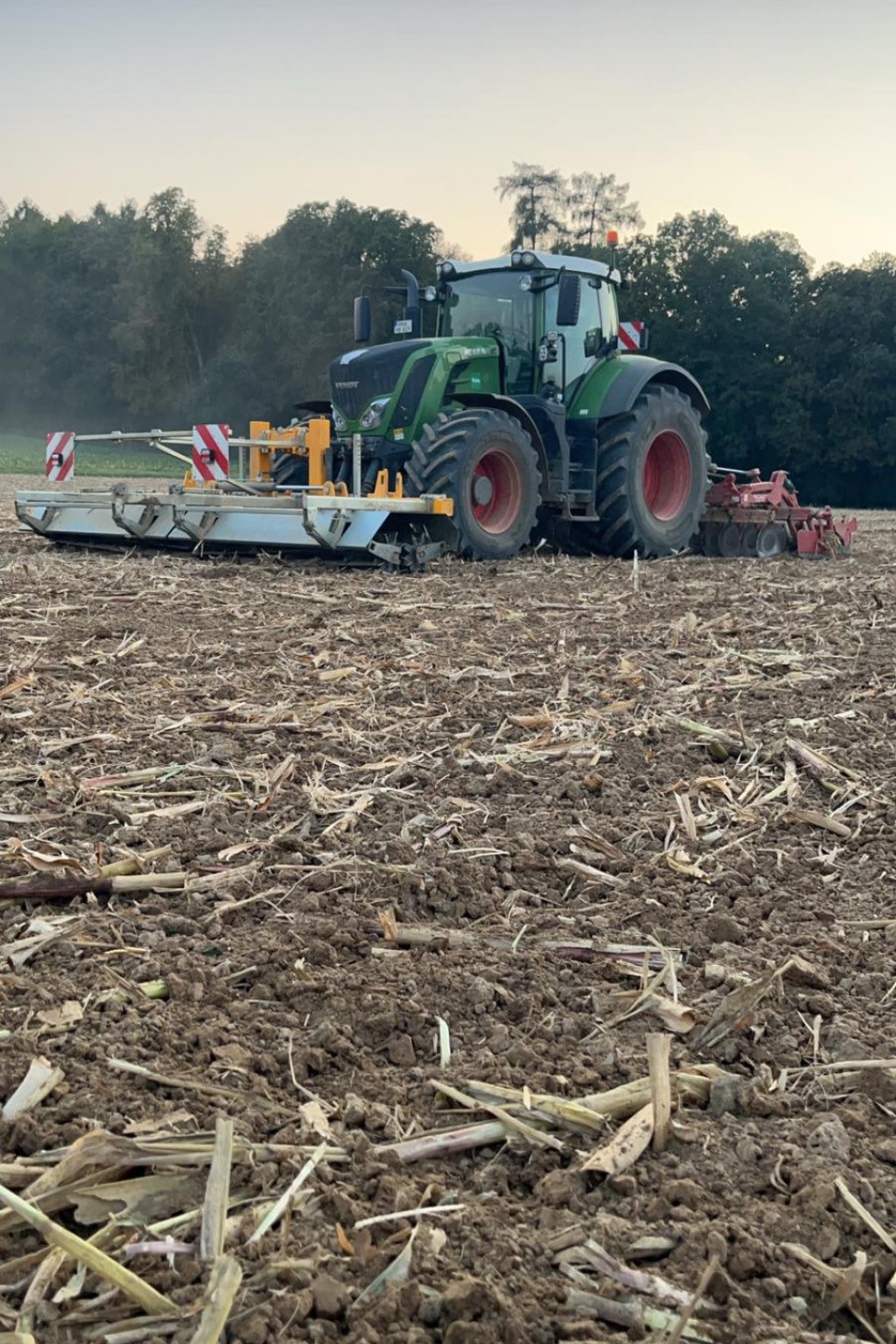 Maisstoppeln bearbeiten Foto BAngelberger Landwirt Bad Wimpfen